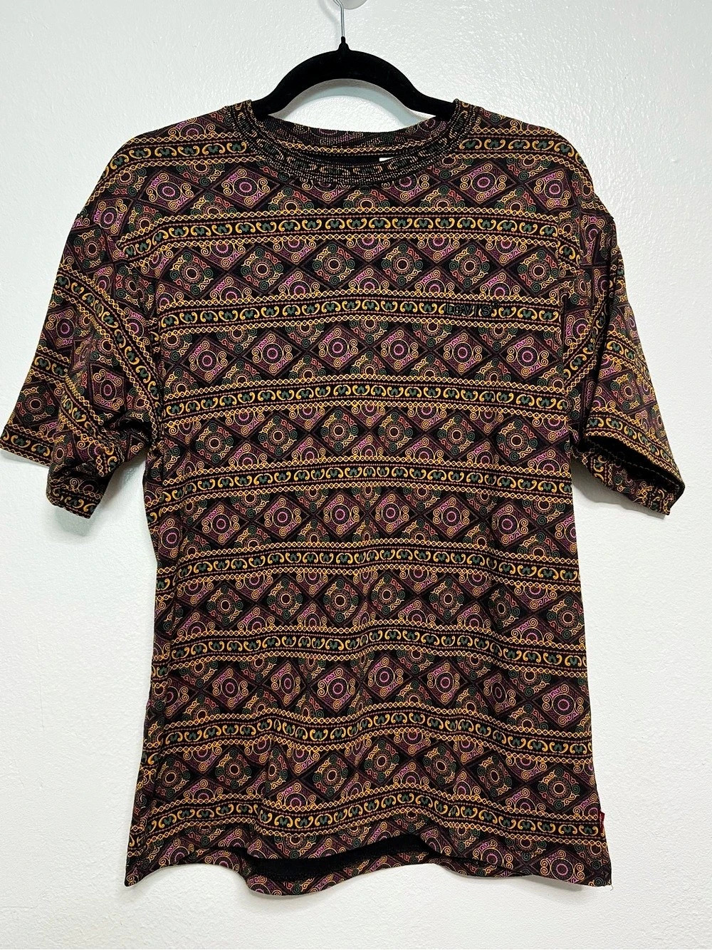 Levi’s Relaxed Fit Batik Tshirt size small